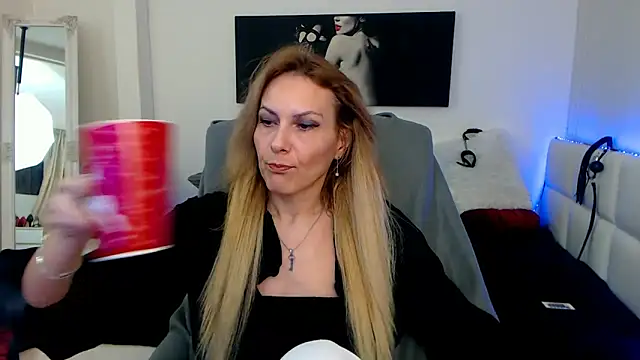 EvelynQueenn online show from February 7, 5:10 am