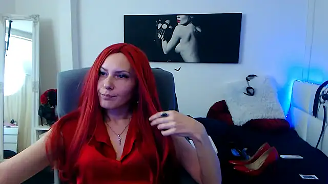 EvelynQueenn online show from February 10, 6:20 am