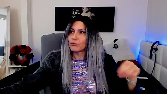 EvelynQueenn online show from February 12, 5:15 am