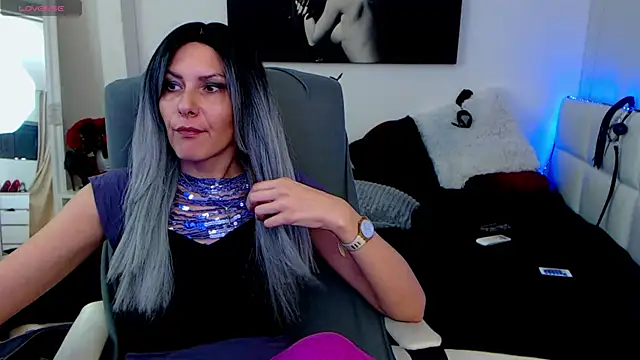 EvelynQueenn online show from February 12, 11:18 am