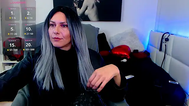 EvelynQueenn online show from February 15, 9:49 am