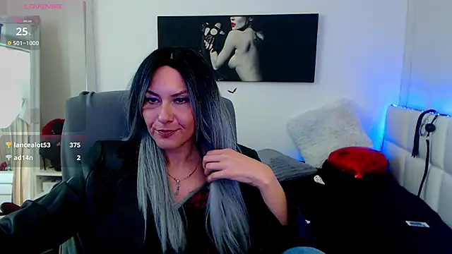 EvelynQueenn online show from February 17, 6:31 am