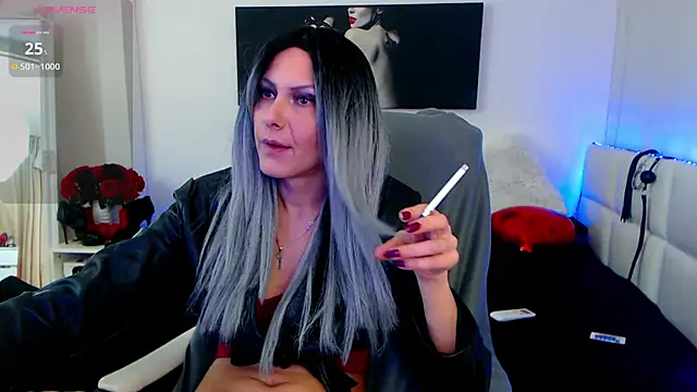 EvelynQueenn online show from February 18, 4:04 am