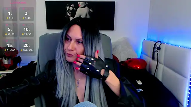 EvelynQueenn online show from February 27, 6:40 am