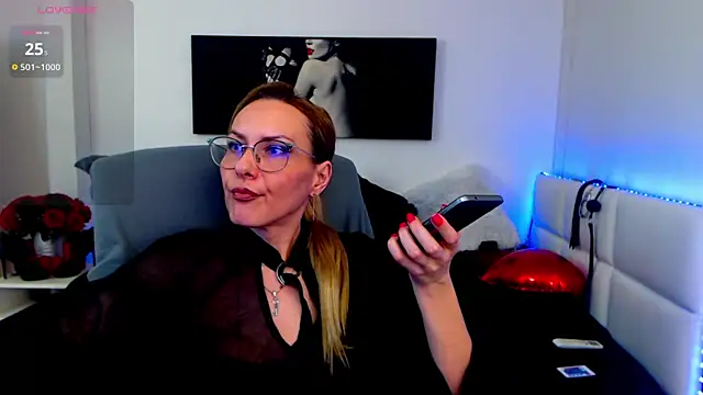 EvelynQueenn online show from February 28, 9:36 am