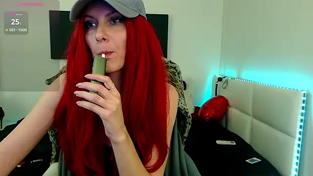 EvelynQueenn online show from March 14, 8:21 am