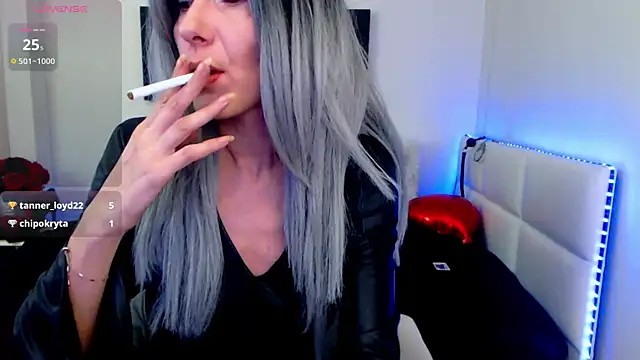 EvelynQueenn online show from March 17, 9:01 am