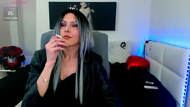 EvelynQueenn online show from March 18, 5:31 am