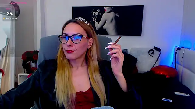 EvelynQueenn online show from March 22, 9:24 am