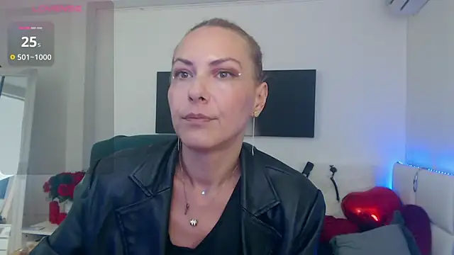 EvelynQueenn online show from September 13, 4:12 am