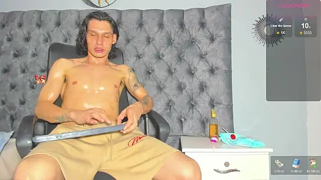 Snapshot of marcus_smithh chatting on December 2, 10:18 am marcus smithh online show from December 2, 10:18 am