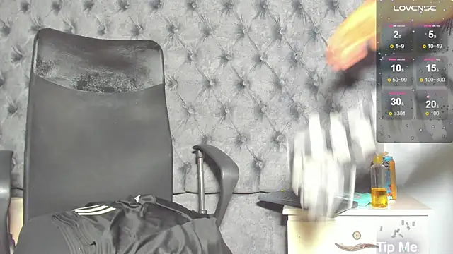 Snapshot of marcus_smithh chatting on December 12, 10:24 am marcus smithh online show from December 12, 10:24 am