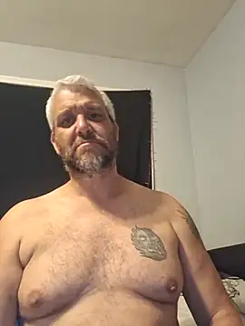 Snapshot of silkstroker6981 chatting on April 17, 3:20 am silkstroker6981 online show from April 17, 3:20 am