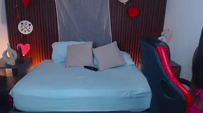 lizowenn  online show from February 21, 12:28 pm