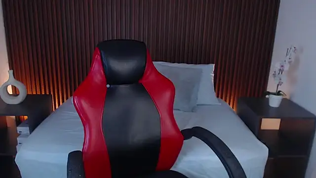 lizowenn  online show from March 12, 12:15 pm