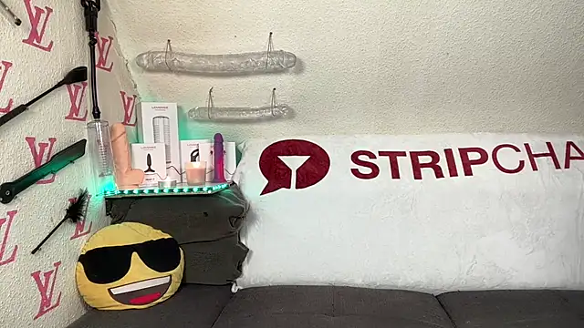 Snapshot of Cookieboy88 chatting on February 12, 6:58 pm Cookieboy88 online show from February 12, 6:58 pm