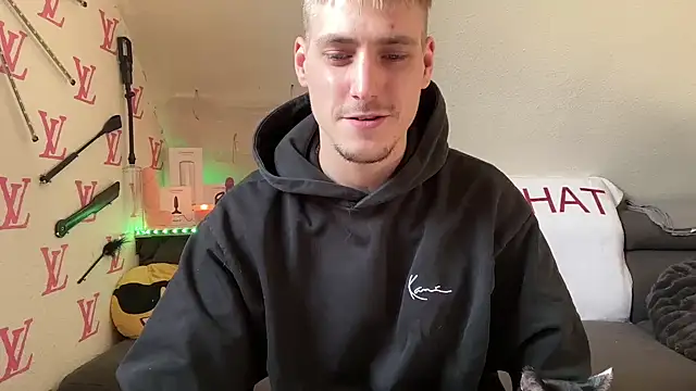 Snapshot of Cookieboy88 chatting on February 18, 1:51 pm Cookieboy88 online show from February 18, 1:51 pm