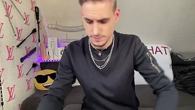 Snapshot of Cookieboy88 chatting on February 20, 2:17 pm Cookieboy88 online show from February 20, 2:17 pm