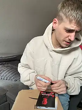 Snapshot of Cookieboy88 chatting on February 24, 11:19 am Cookieboy88 online show from February 24, 11:19 am