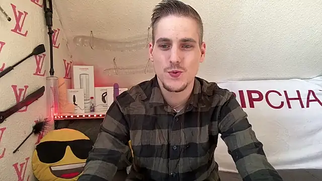 Snapshot of Cookieboy88 chatting on March 4, 1:06 pm Cookieboy88 online show from March 4, 1:06 pm