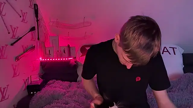 Snapshot of Cookieboy88 chatting on March 12, 7:53 pm Cookieboy88 online show from March 12, 7:53 pm