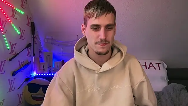 Snapshot of Cookieboy88 chatting on March 24, 5:07 pm Cookieboy88 online show from March 24, 5:07 pm