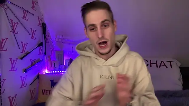 Snapshot of Cookieboy88 chatting on March 26, 8:14 pm Cookieboy88 online show from March 26, 8:14 pm