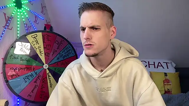 Snapshot of Cookieboy88 chatting on March 27, 5:12 pm Cookieboy88 online show from March 27, 5:12 pm