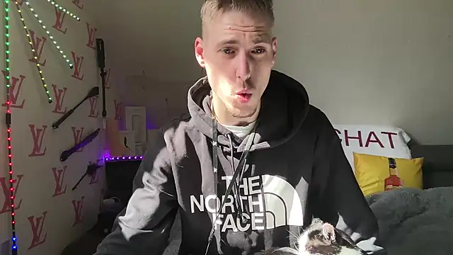 Snapshot of Cookieboy88 chatting on March 31, 11:54 am Cookieboy88 online show from March 31, 11:54 am