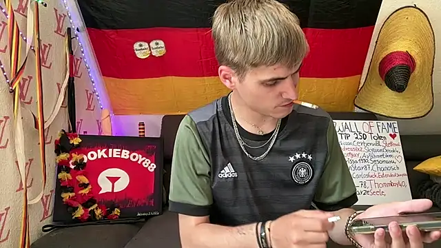 Cookieboy88 online show from June 24, 2:27 pm