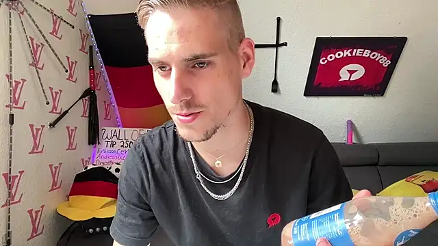 Cookieboy88 online show from July 16, 12:33 pm