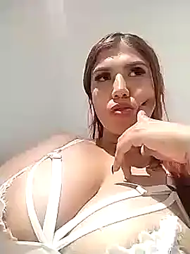 Snapshot of AriaRusso chatting on December 4, 12:19 am AriaRusso online show from December 4, 12:19 am