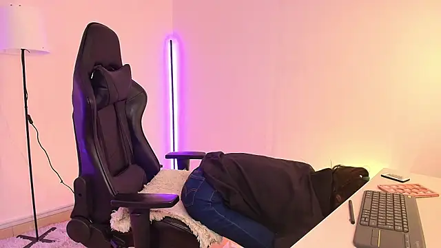 Snapshot of DeepAnalAddict chatting on February 7, 2:19 am DeepAnalAddict online show from February 7, 2:19 am