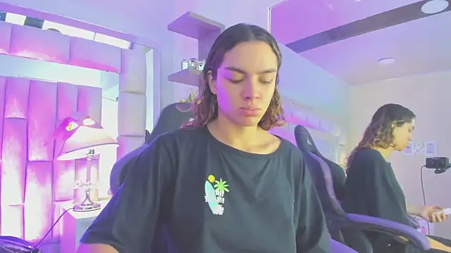 mariiahneedles online show from May 24, 6:46 pm