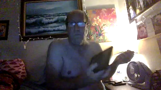hornyrich69 online show from December 8, 3:02 pm