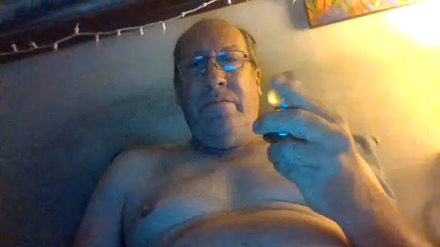 Snapshot of hornyrich69 chatting on February 17, 7:05 am hornyrich69 online show from February 17, 7:05 am