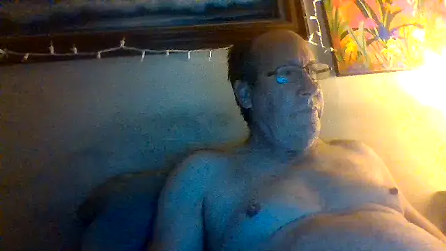 Snapshot of hornyrich69 chatting on February 23, 3:15 am hornyrich69 online show from February 23, 3:15 am
