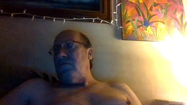 Snapshot of hornyrich69 chatting on March 4, 8:09 am hornyrich69 online show from March 4, 8:09 am
