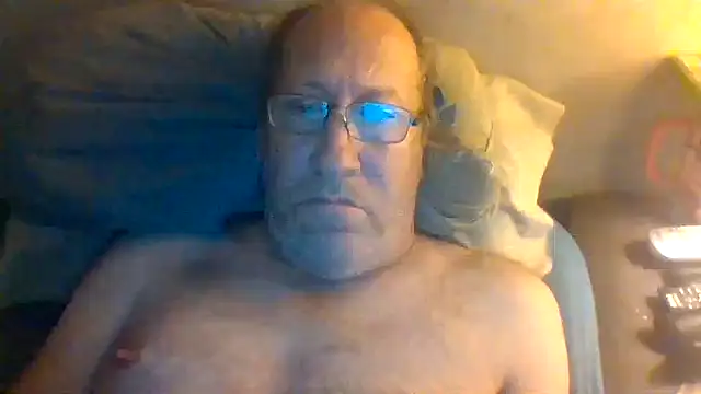 Snapshot of hornyrich69 chatting on March 16, 5:44 am hornyrich69 online show from March 16, 5:44 am