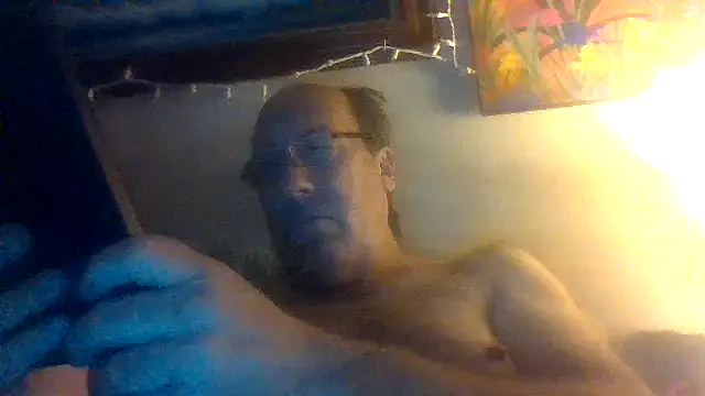 Snapshot of hornyrich69 chatting on March 18, 4:04 am hornyrich69 online show from March 18, 4:04 am