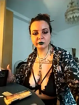 Snapshot of AliceBehind chatting on March 14, 4:45 pm AliceBehind online show from March 14, 4:45 pm