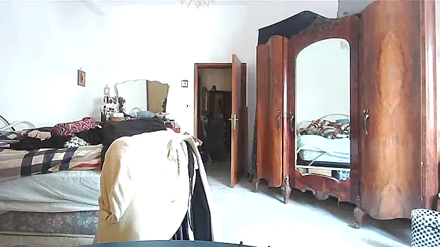 Snapshot of AliceBehind chatting on March 21, 11:59 am AliceBehind online show from March 21, 11:59 am