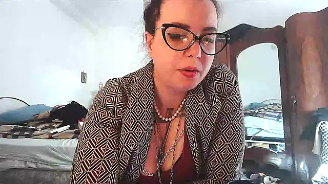 Snapshot of AliceBehind chatting on March 27, 3:12 pm AliceBehind online show from March 27, 3:12 pm