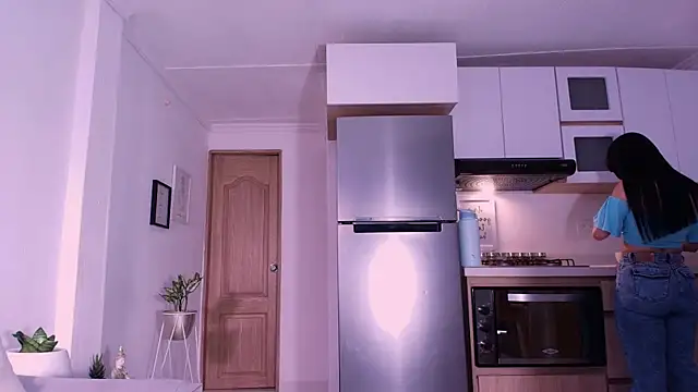 DannaHyde online show from February 16, 9:00 pm