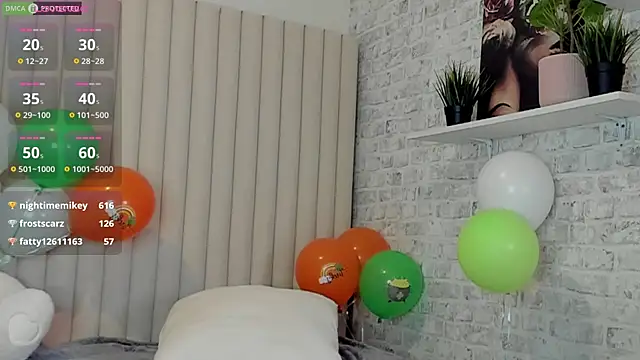 Snapshot of EmmaWarren chatting on March 13, 11:41 am EmmaWarren online show from March 13, 11:41 am