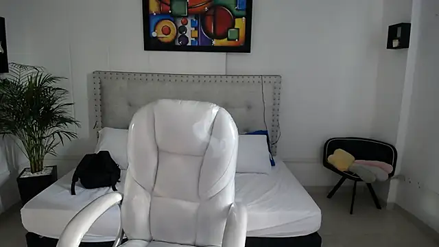 Snapshot of Chiqui_milk_ chatting on February 11, 7:05 pm Chiqui milk online show from February 11, 7:05 pm