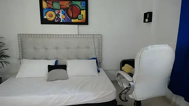 Snapshot of Chiqui_milk_ chatting on February 12, 7:13 pm Chiqui milk online show from February 12, 7:13 pm