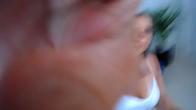 Snapshot of Chiqui_milk_ chatting on February 22, 7:14 pm Chiqui milk online show from February 22, 7:14 pm