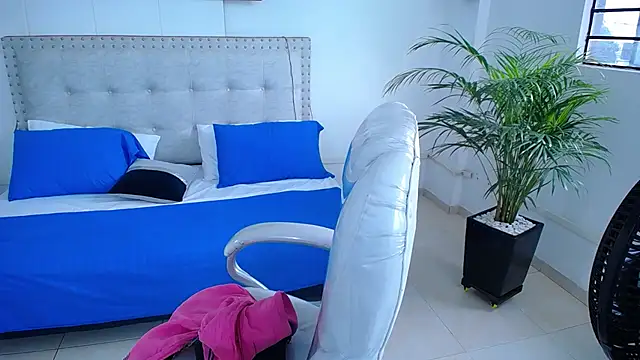 Snapshot of Chiqui_milk_ chatting on February 23, 12:37 pm Chiqui milk online show from February 23, 12:37 pm