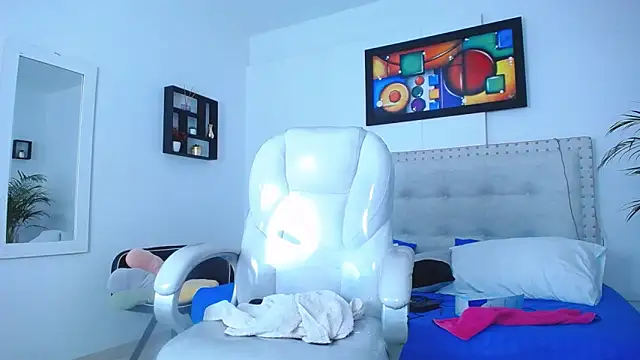 Snapshot of Chiqui_milk_ chatting on March 1, 7:04 pm Chiqui milk online show from March 1, 7:04 pm